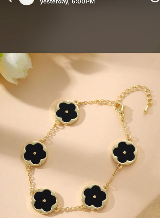 ✨Exquisite stainless steel Gold Clovie Chain Bracelet ✨