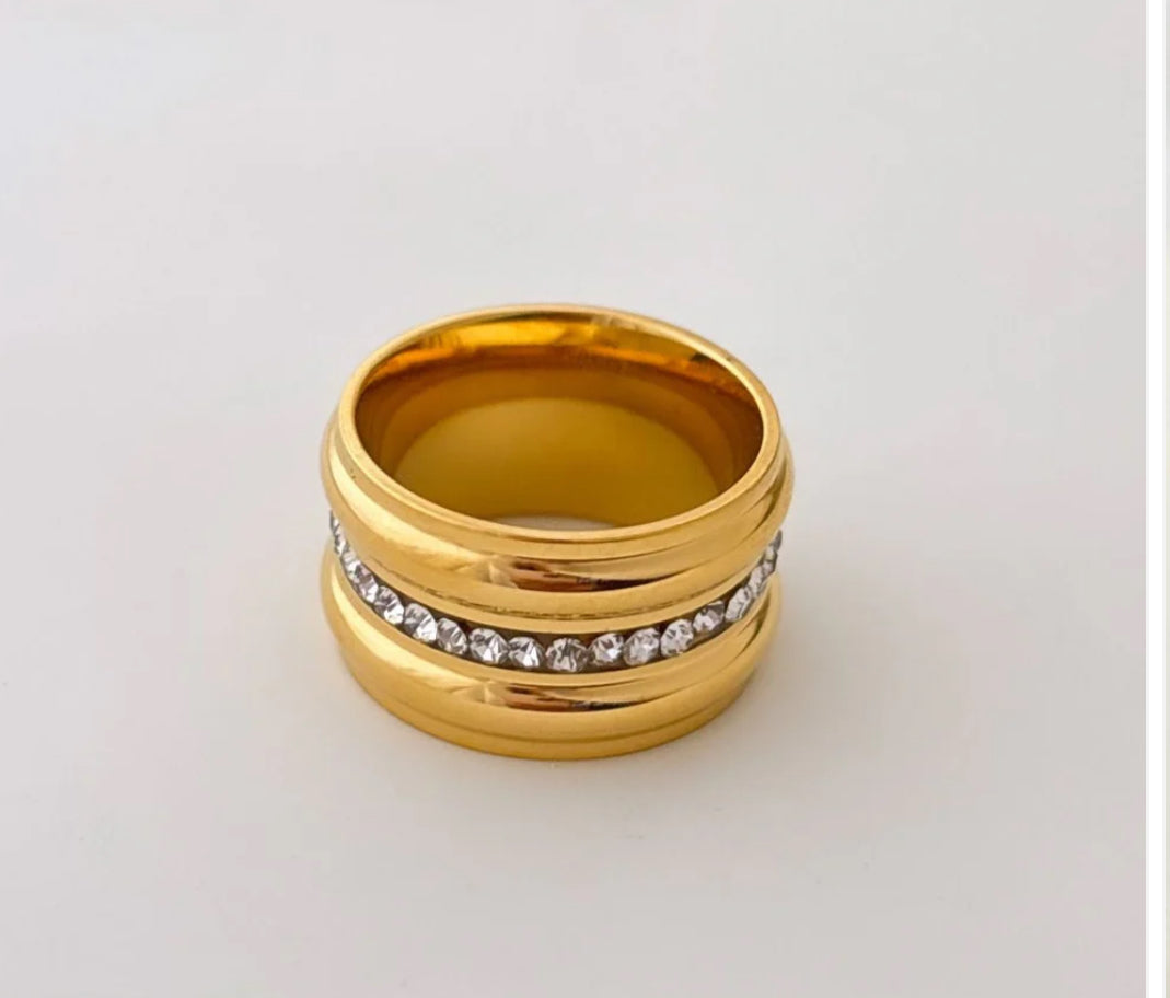 Chunky Gold Zircon Studed Band Ring -22k