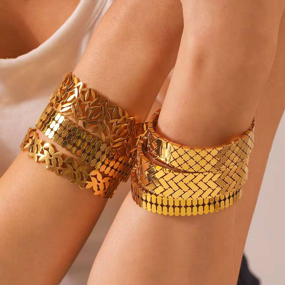 ✨SS Gold Leaf Bangle and Adjustable Ring Set✨