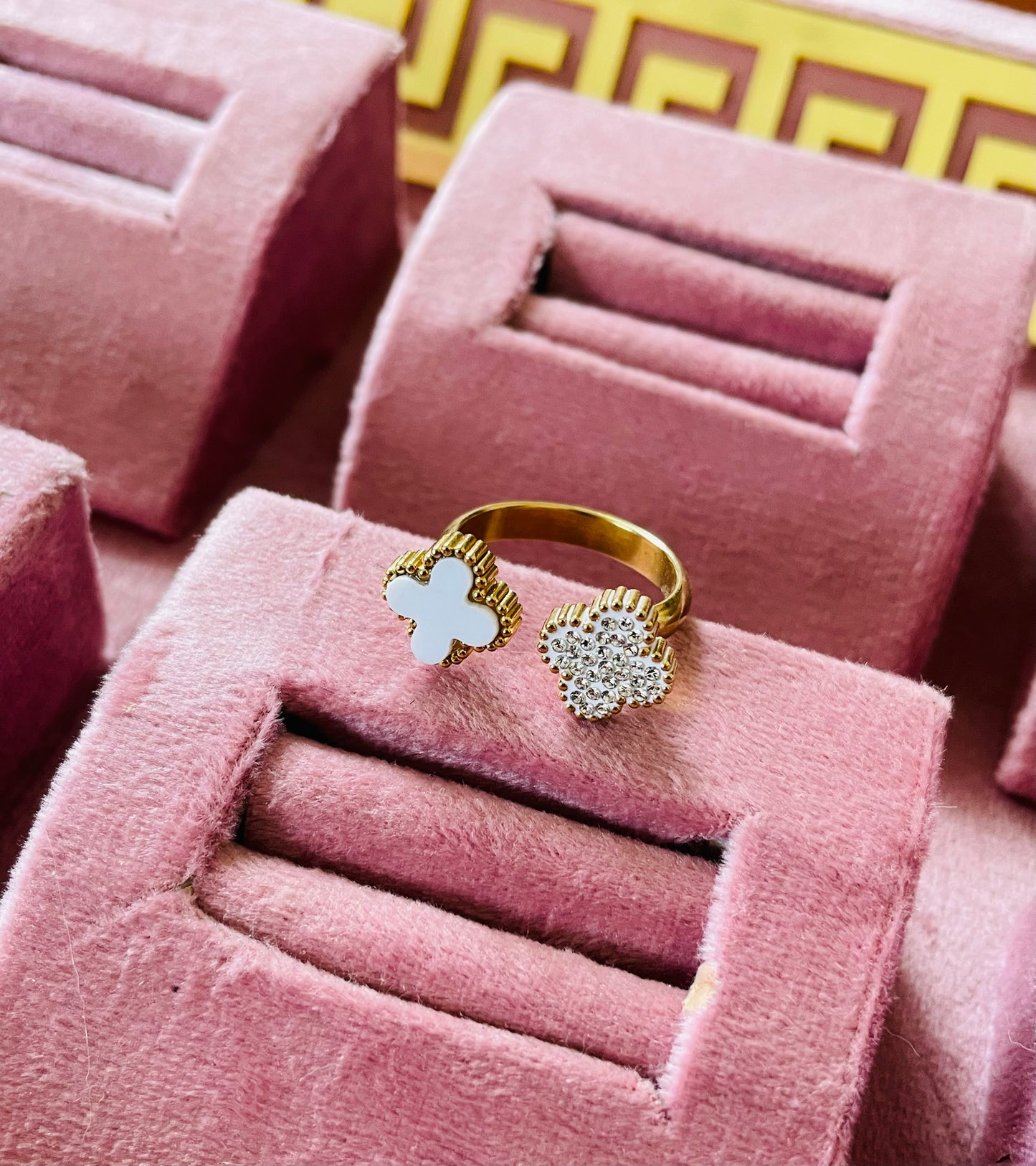 ✨Stainless steel White Crystal Clovie Ring ✨