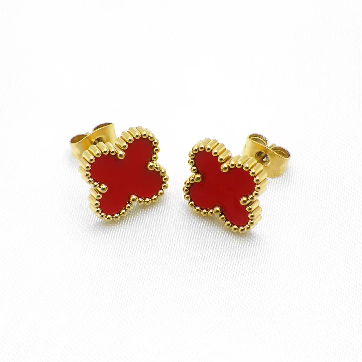 ✨Red Clovie stud Earrings✨