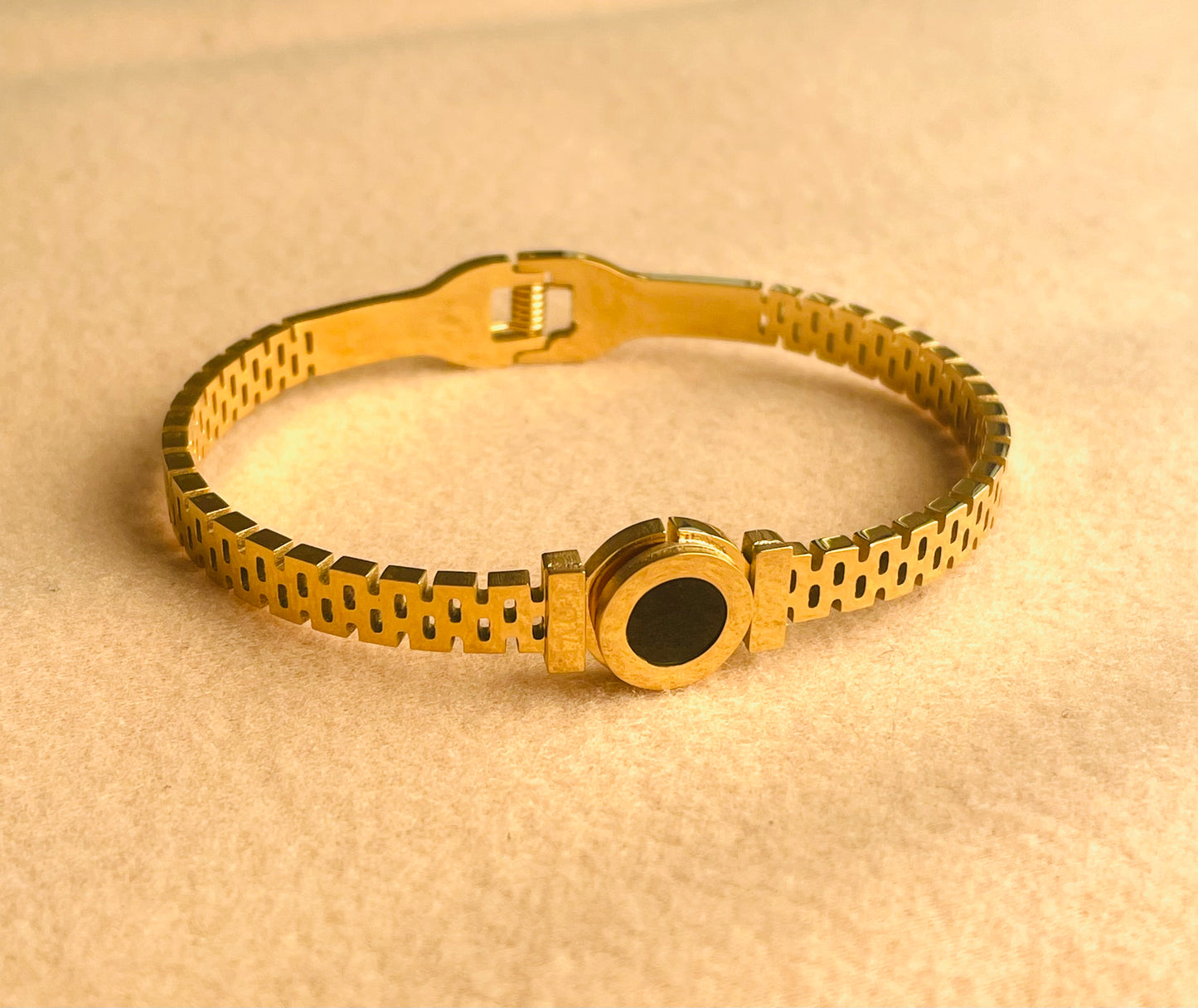 ✨Stainless steel Gold Black dial Love bracelet ✨