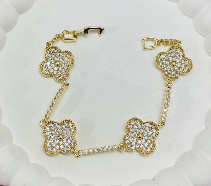 Golden clover zirconia bracelet ✨