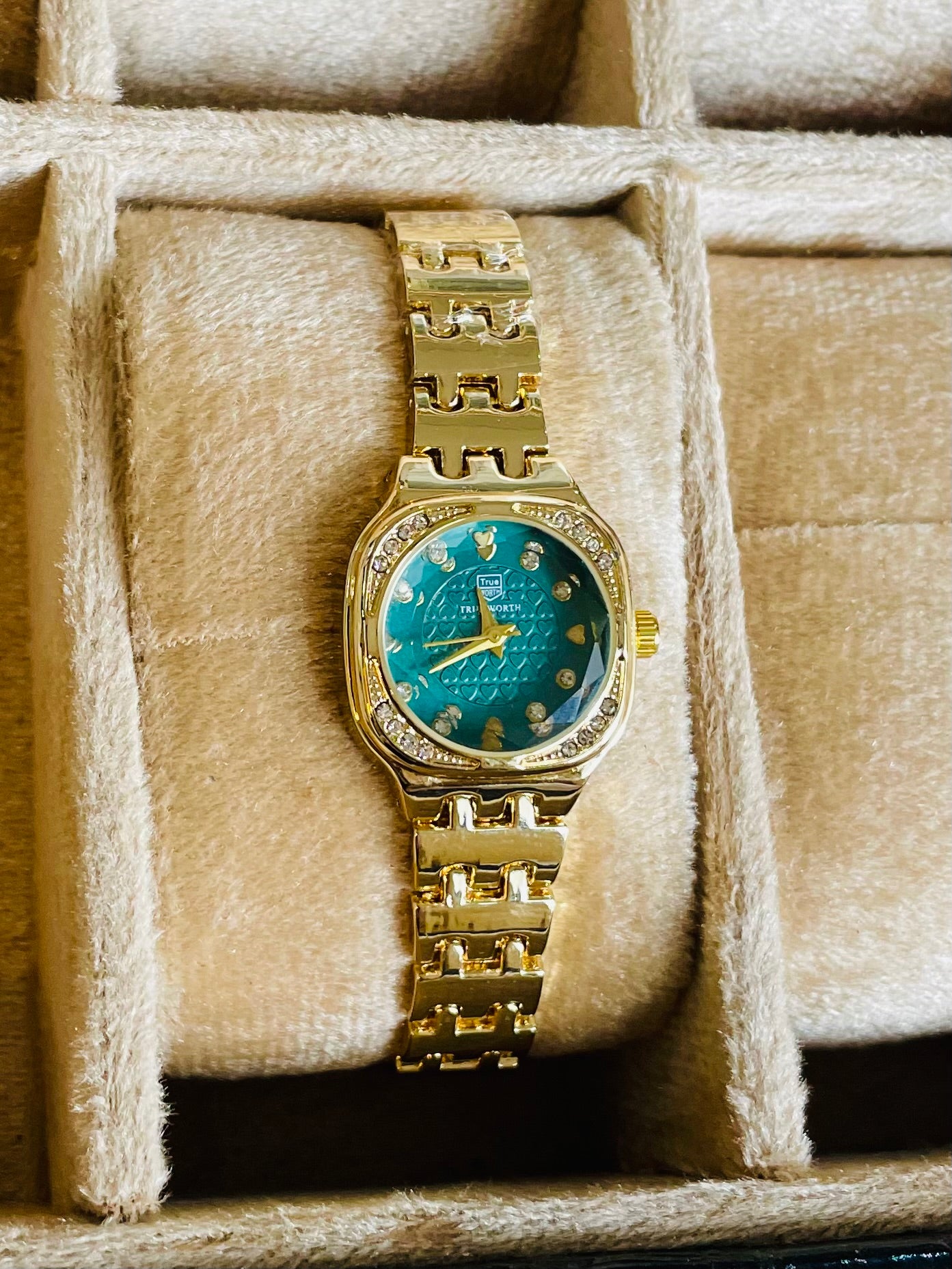 ✨Stainless Steel Gold True Worth Gold Crystal Studded Emerald Dial Watch ✨