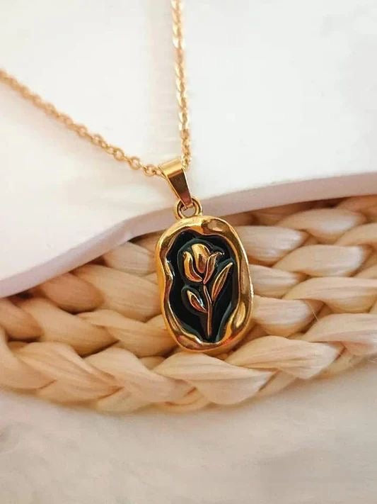 ✨Exquisite Stainless steel Black rose pendant ✨