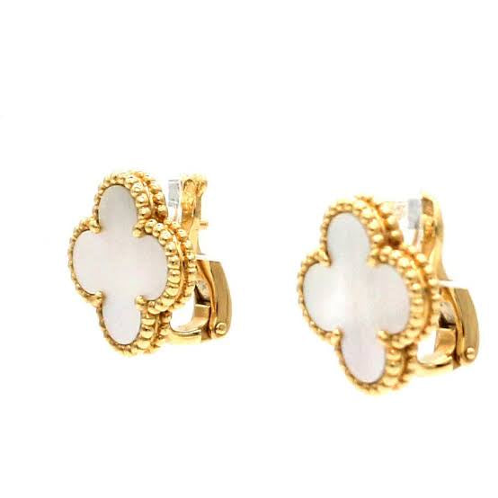✨Vans Top Grade White Earrings (clip earrings)✨