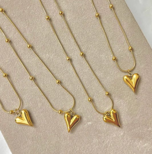 ✨SS Gold Falling in Love Heart Pendant ✨