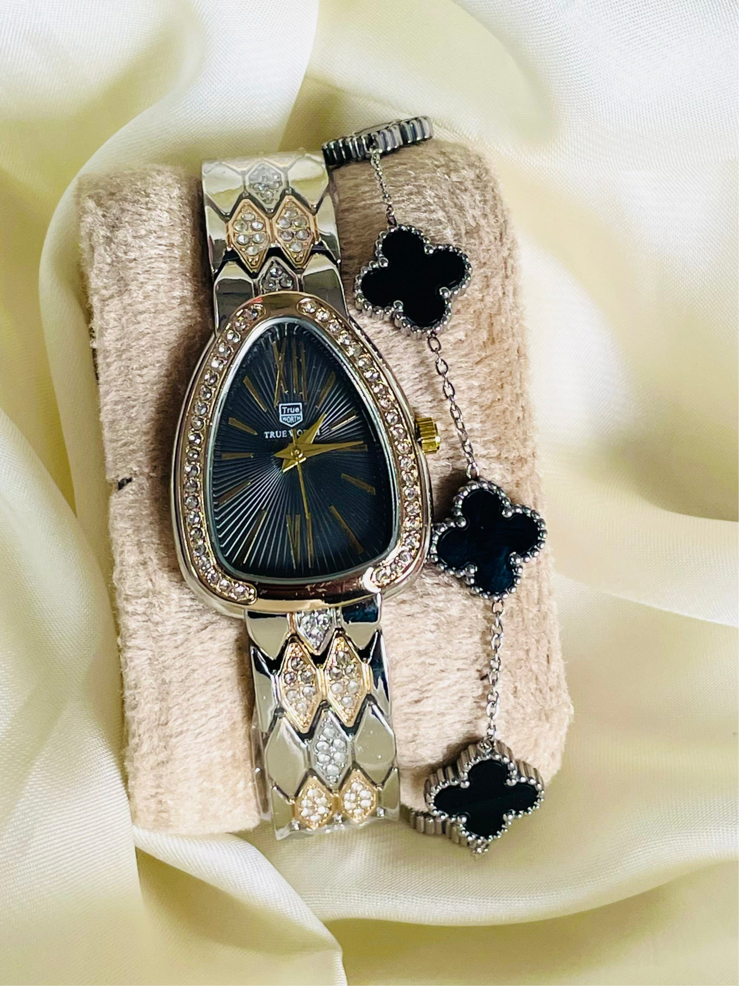 ✨Exquisite SilverXBlack Clovie Stack Watch Set ✨