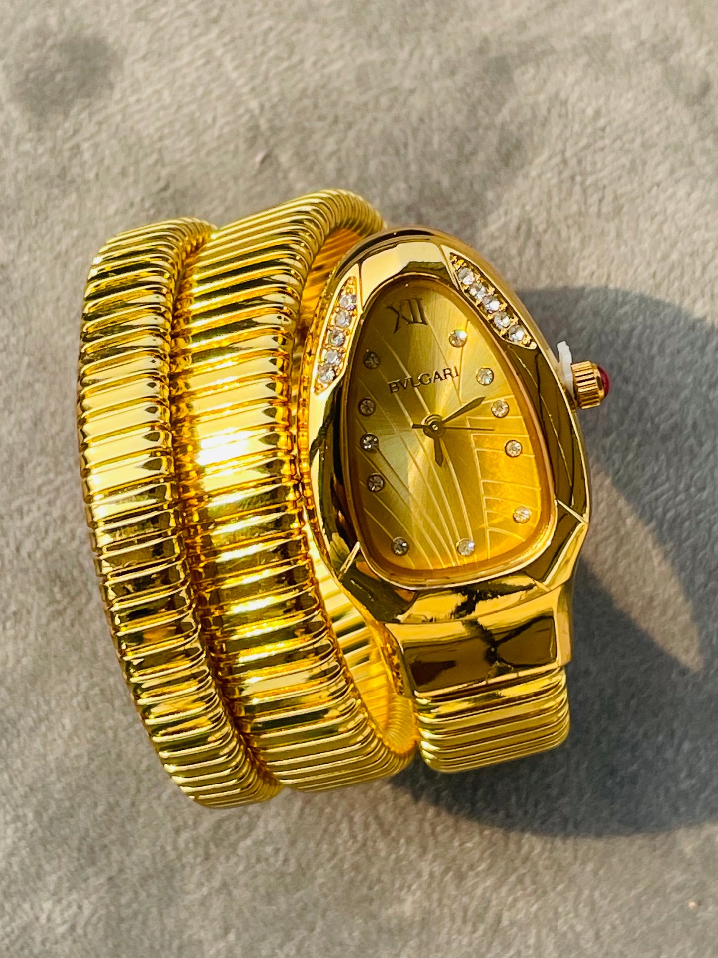 ✨Snake serpenti gold watch Gold dial Crystal Studded bvlg ✨