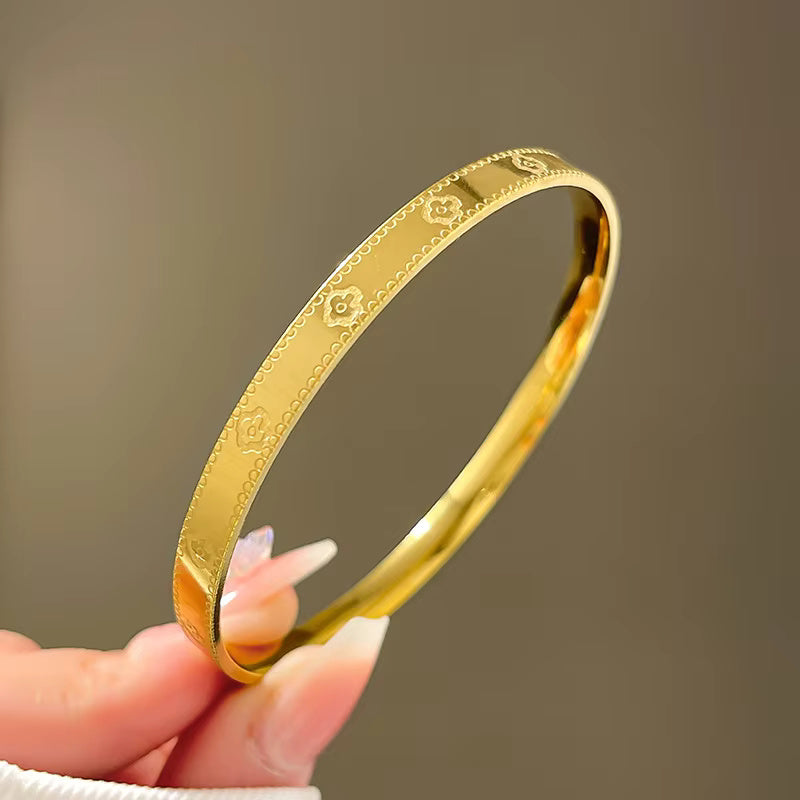 ✨Stainless steel Gold Heritage Clovie Cuff Bracelet ✨