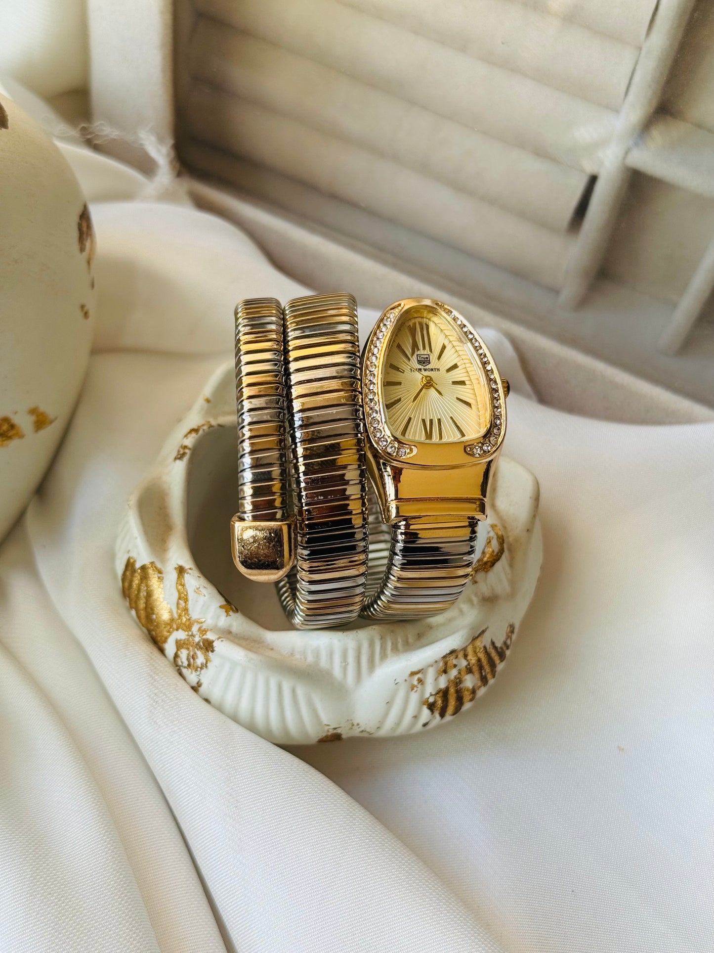 ✨Exquisite SilverXGold Gold Dial Serpenti Watch ✨