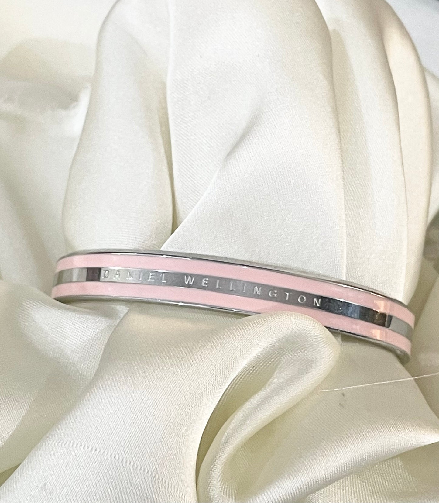 ✨Exquisite DW SilverXPink Cuff Bracelet ✨