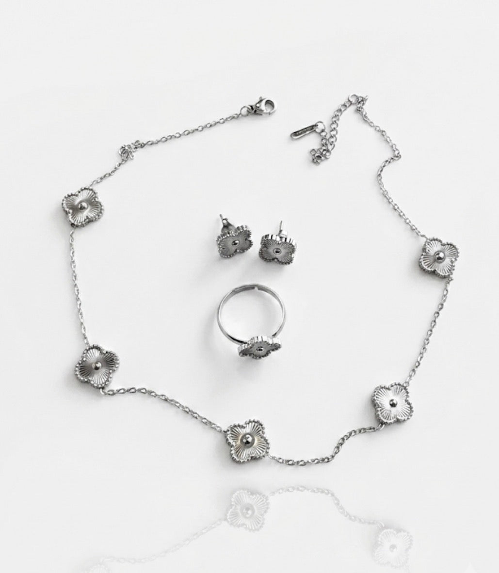 ✨Exclusive Vanity Silver Clover Jewelry Set ✨