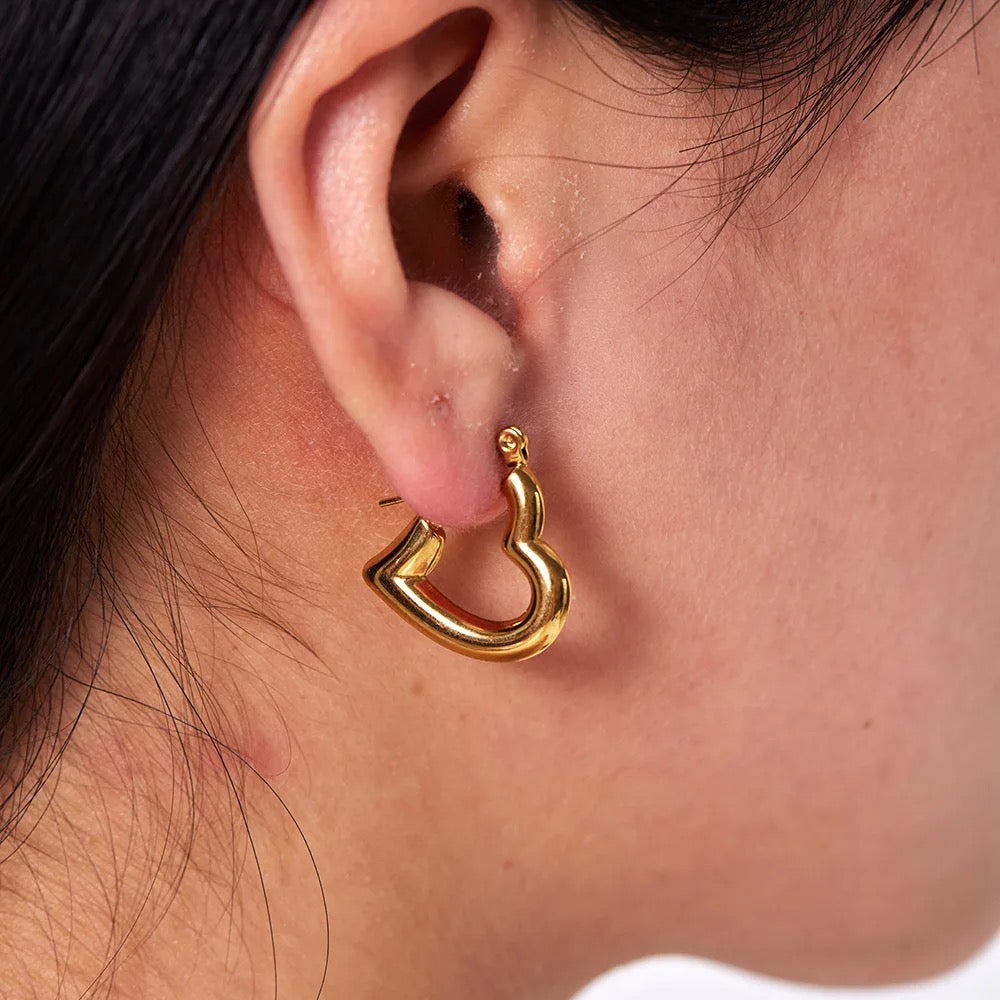 ✨Waterproof 18k Gold Heart earrings✨