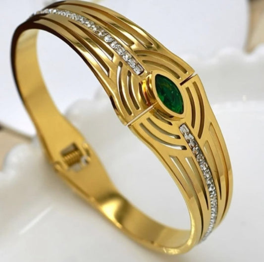 ✨22k Stainless steel Vintage OP Emerald eye cuff bracelet✨
