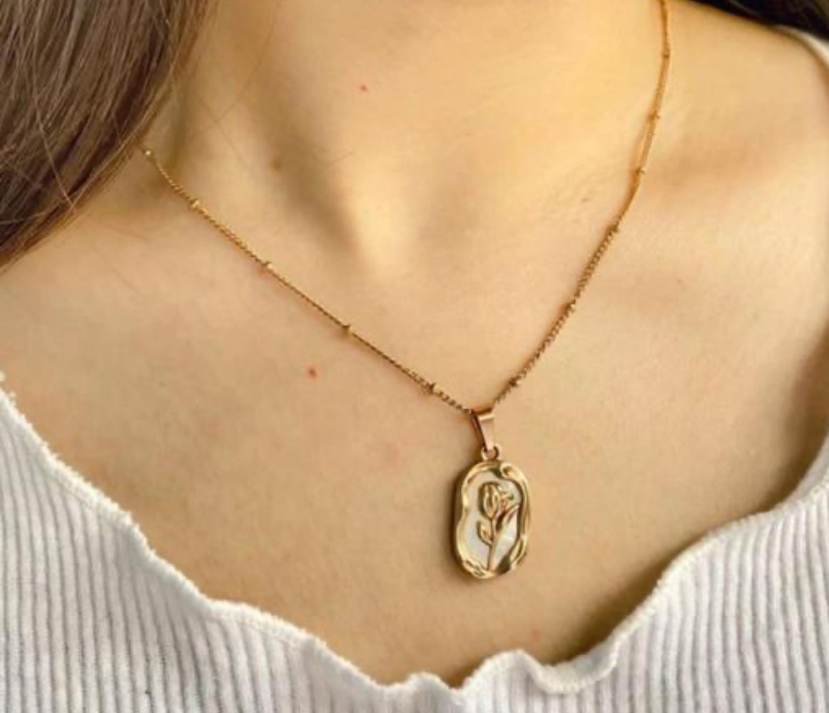 ✨Stainless steel Rose Engraved Pendant ✨