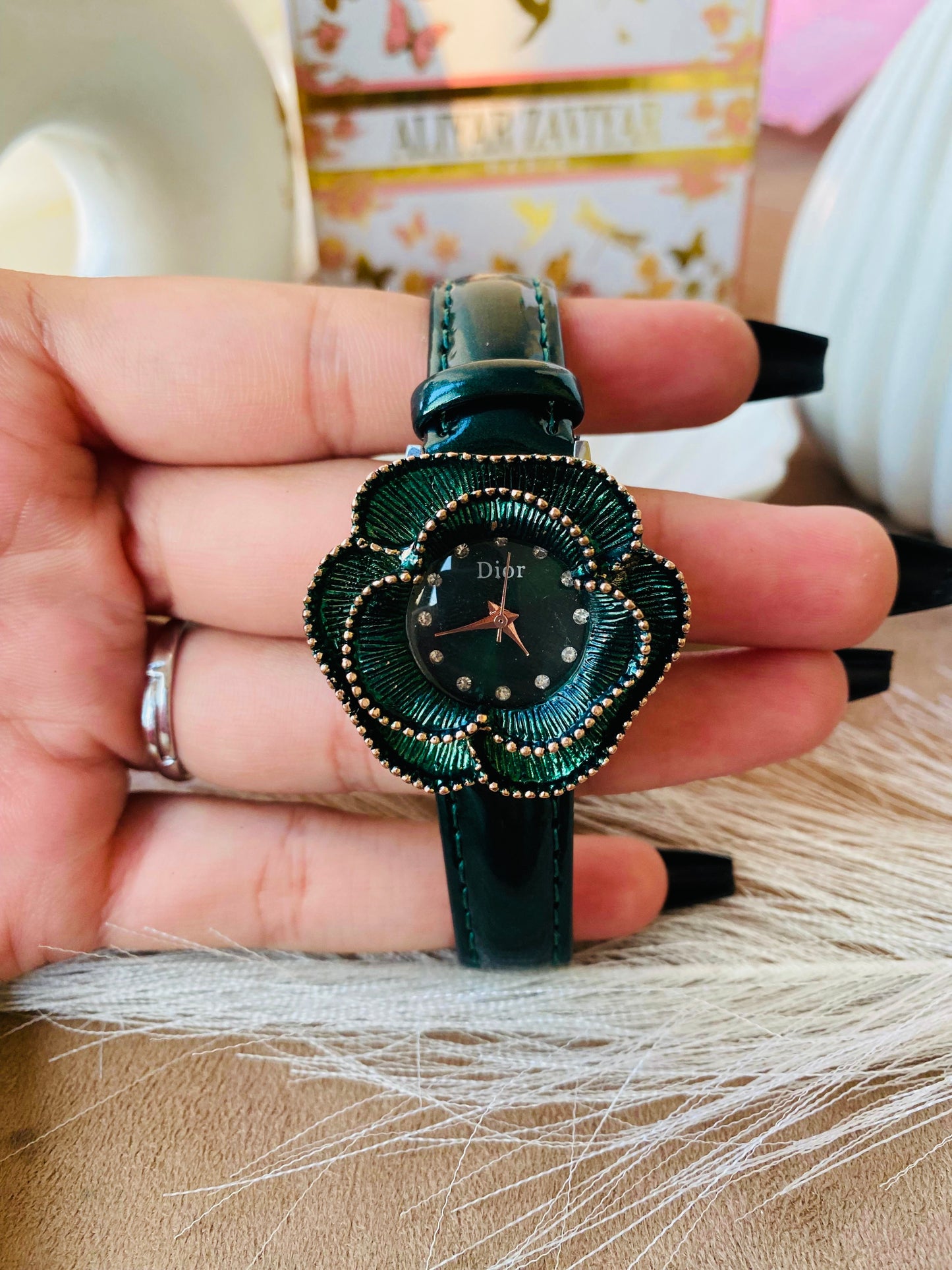 ✨Exquisite leather Floral Díò watch ✨