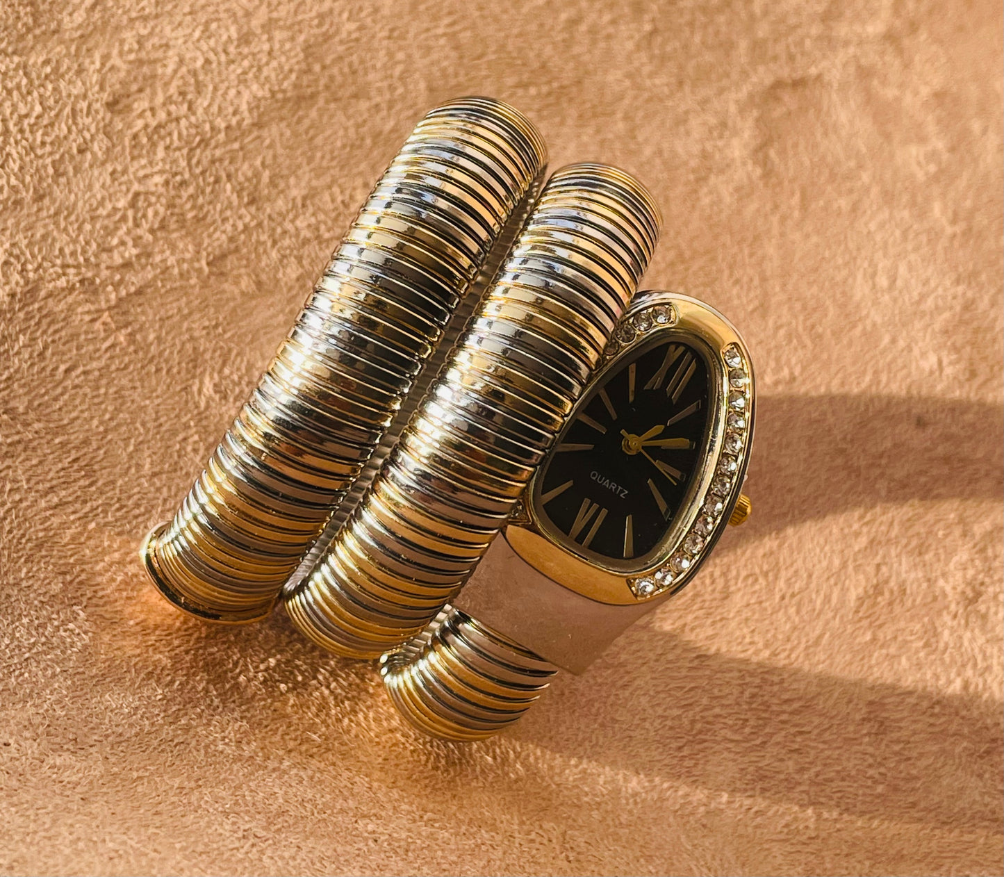 ✨Exclusive Crystal studded black dial serpenti snake Silverxgold watch✨