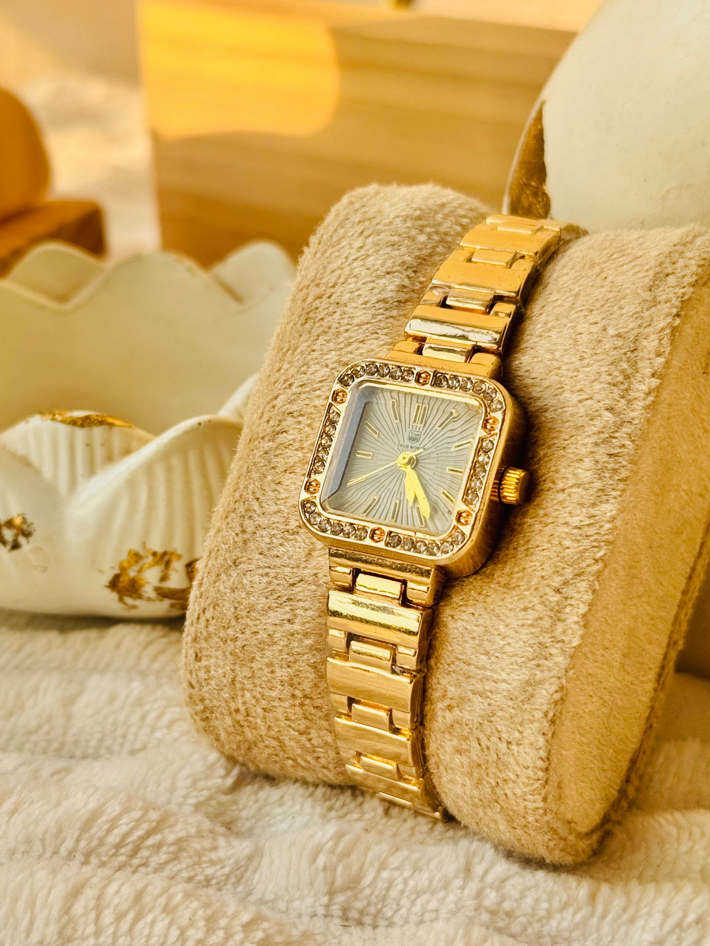 ✨Exclusive Stainless Steel Crystal StuddedGrey Dial True Worth Watch ✨