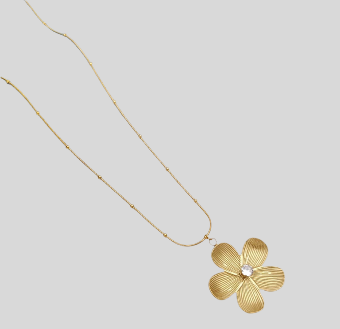 ✨Exquisite Floral Crystal Studded Gold Pendant ✨