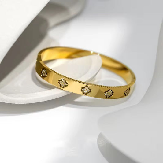 ✨SS Gold Clovie Zircon Cuff Bracelet ✨