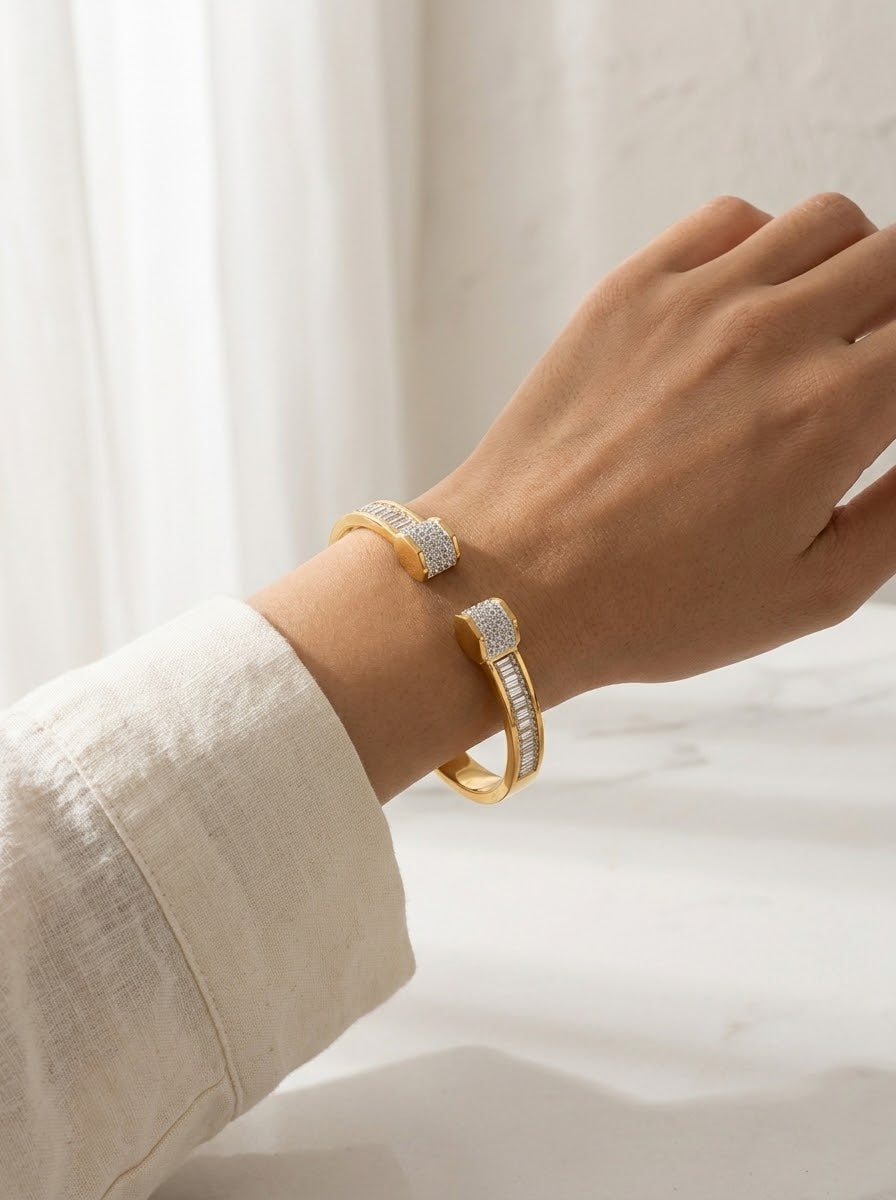 ✨Exclusive Zirconia Studded Carte Cuff bracelet ✨