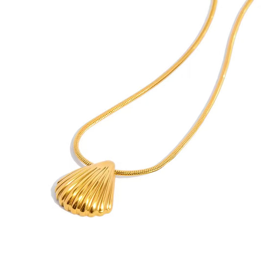 ✨Exquisite Stainless steel Shell Gold Pendant✨