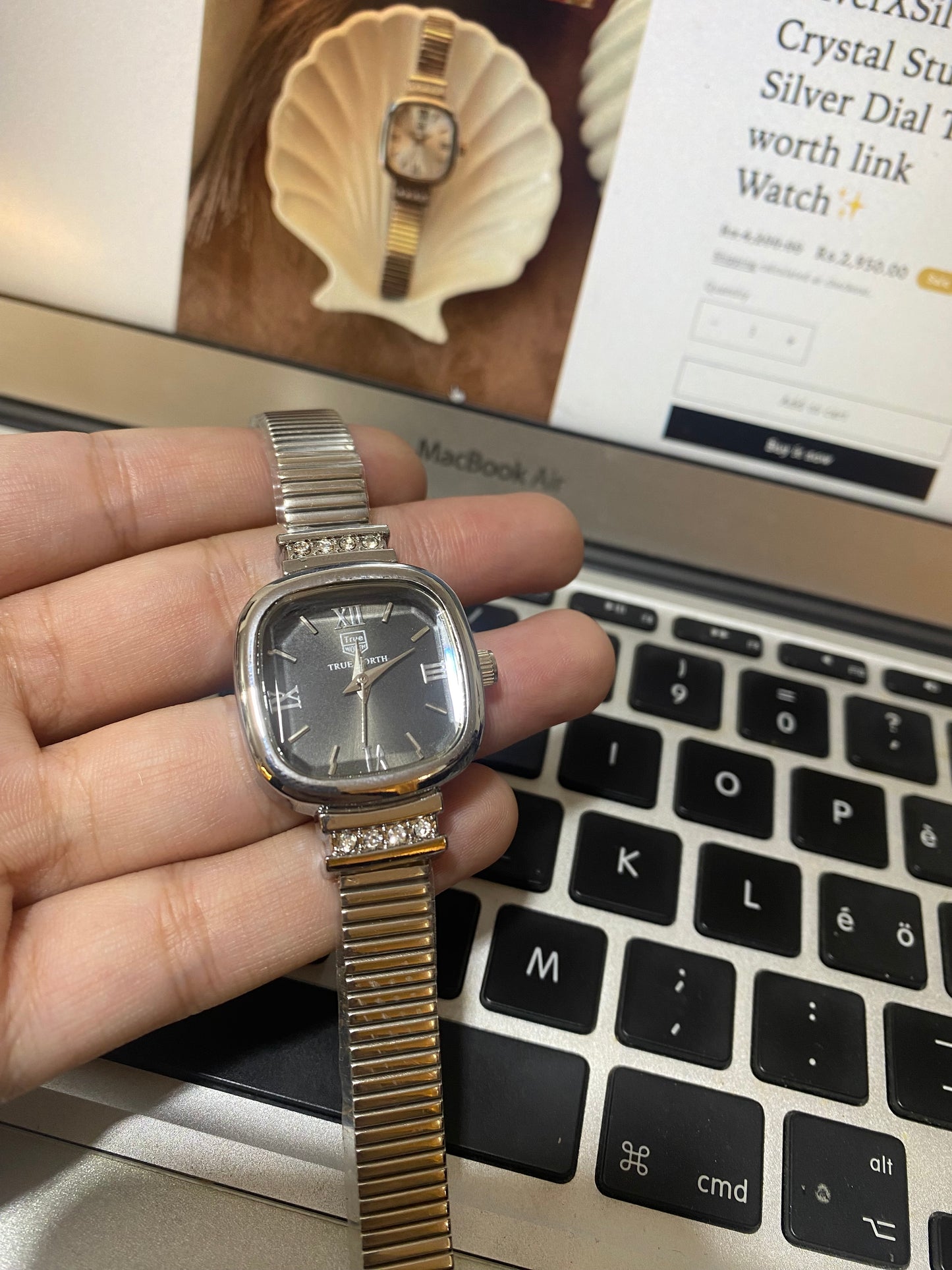 ✨ Exquisite SilverXBlack Crystal Studded Silver Dial True worth link Watch✨