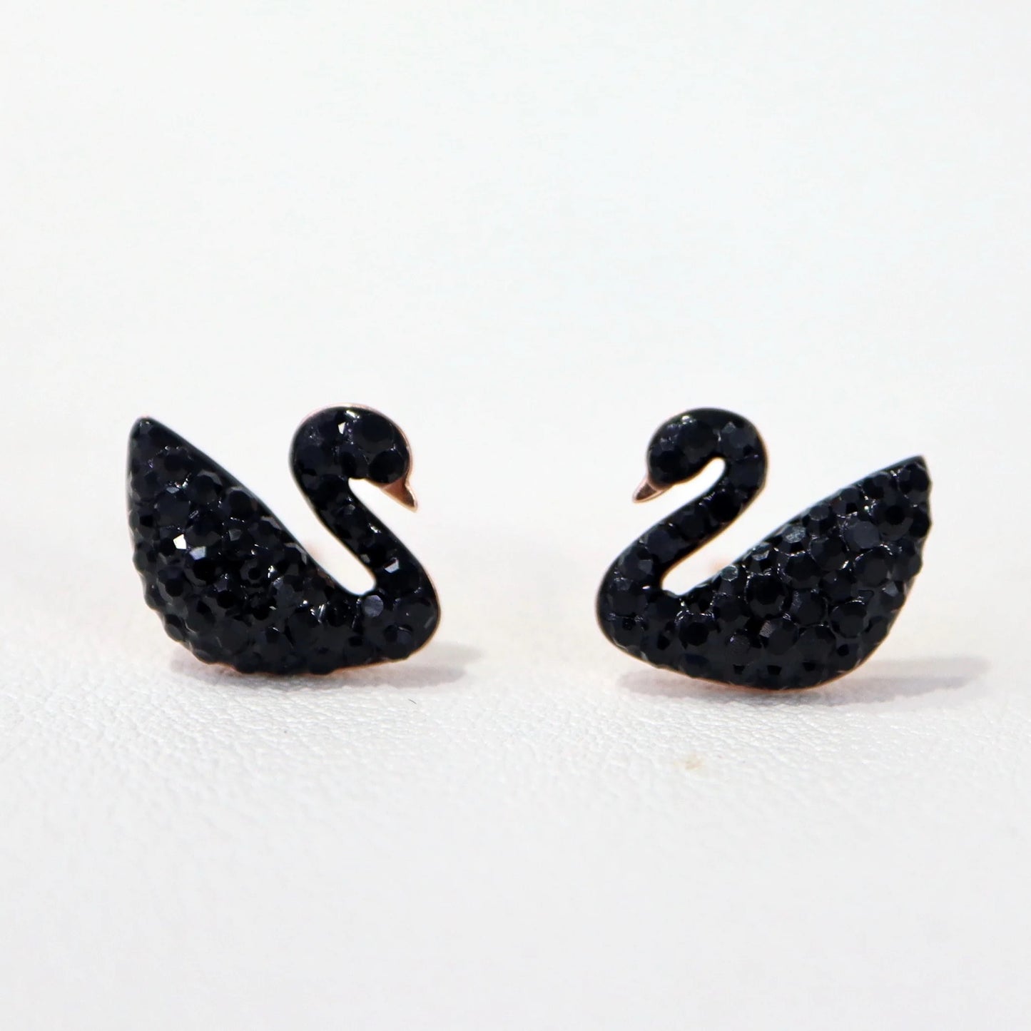 ✨Crystal black Duck stud Earrings ✨