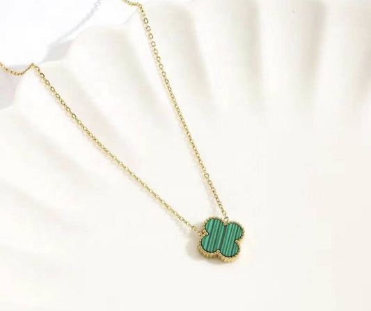 ✨Stainless steel Dainty Green Clovie Pendant ✨