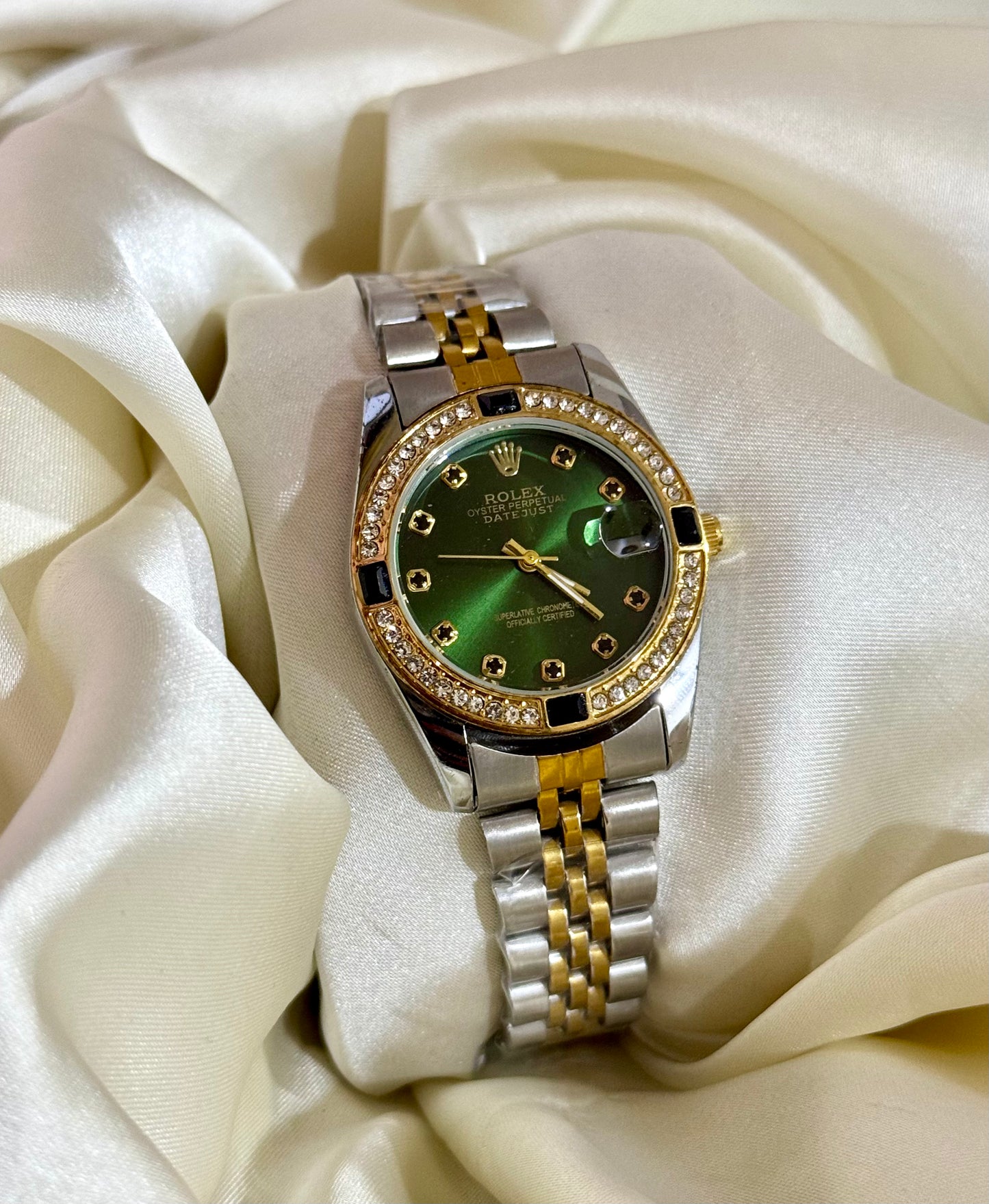Exclusive emerald Dial and SilverXGold Chain Watch