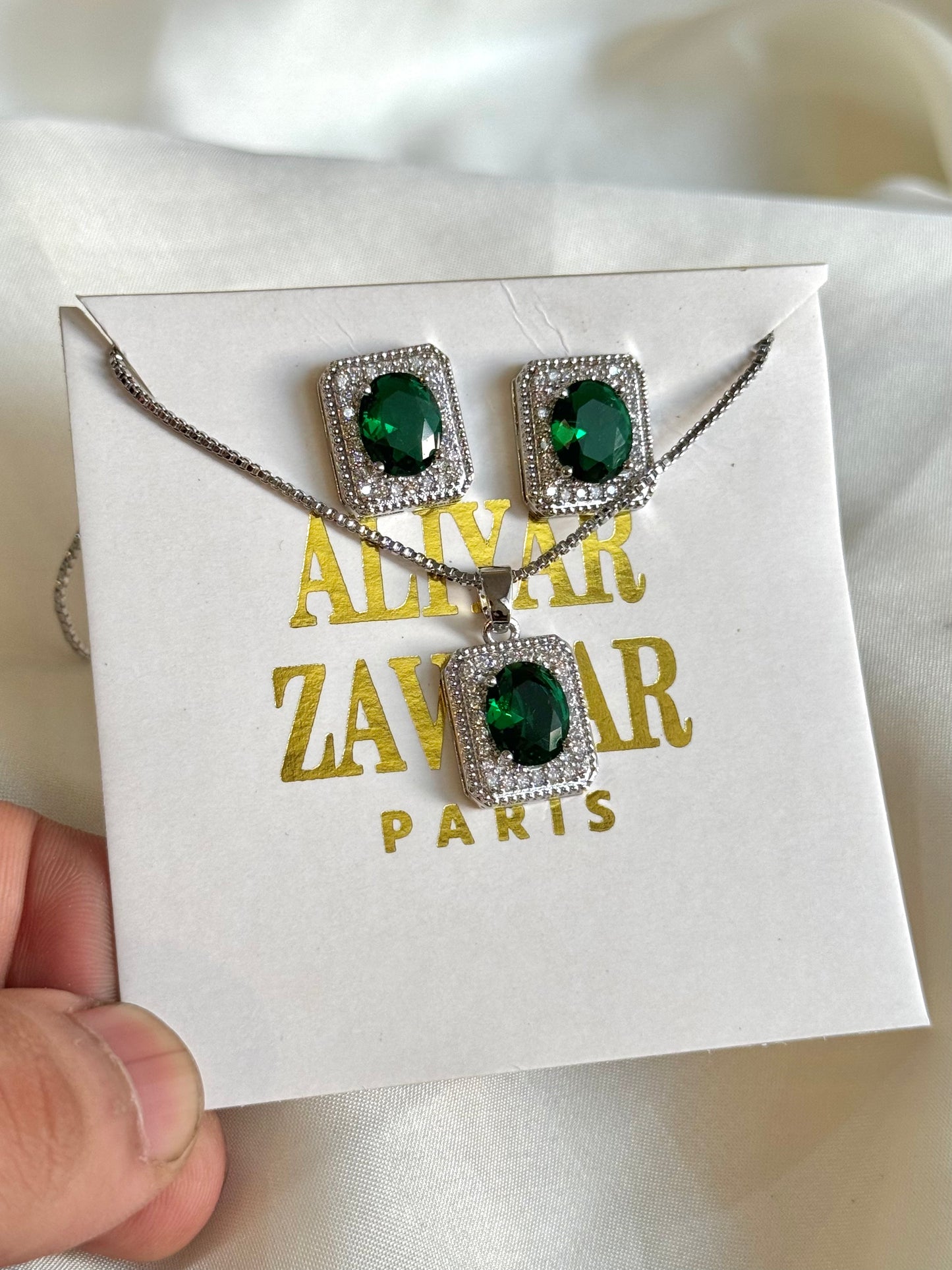 Silver emerald stone pendant & tops set