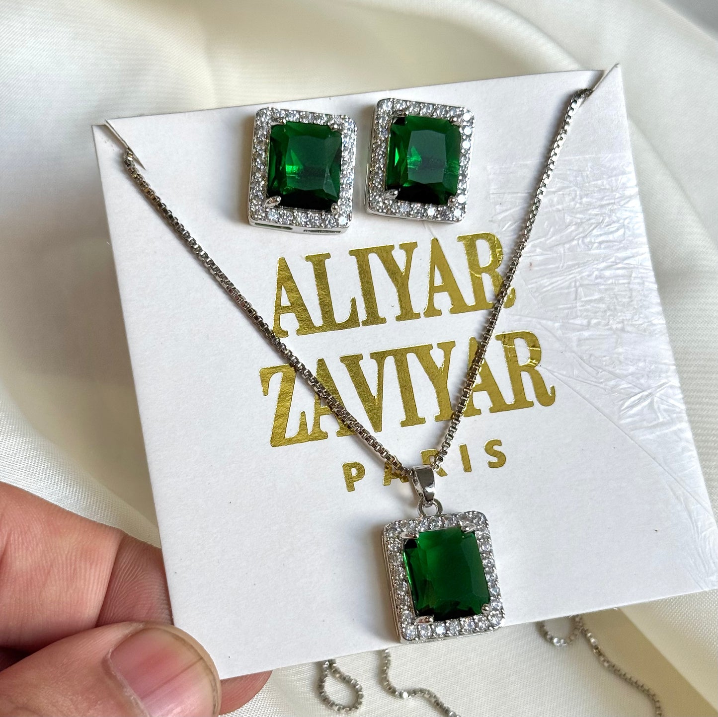 ✨Zirconium iced emerald pendant & tops set✨