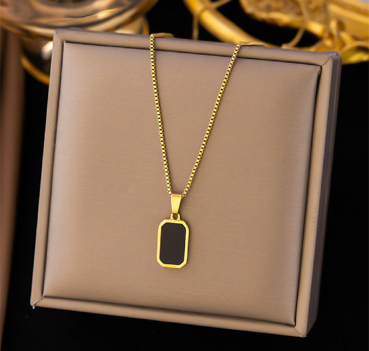 Massionite onyx gold chain pendant