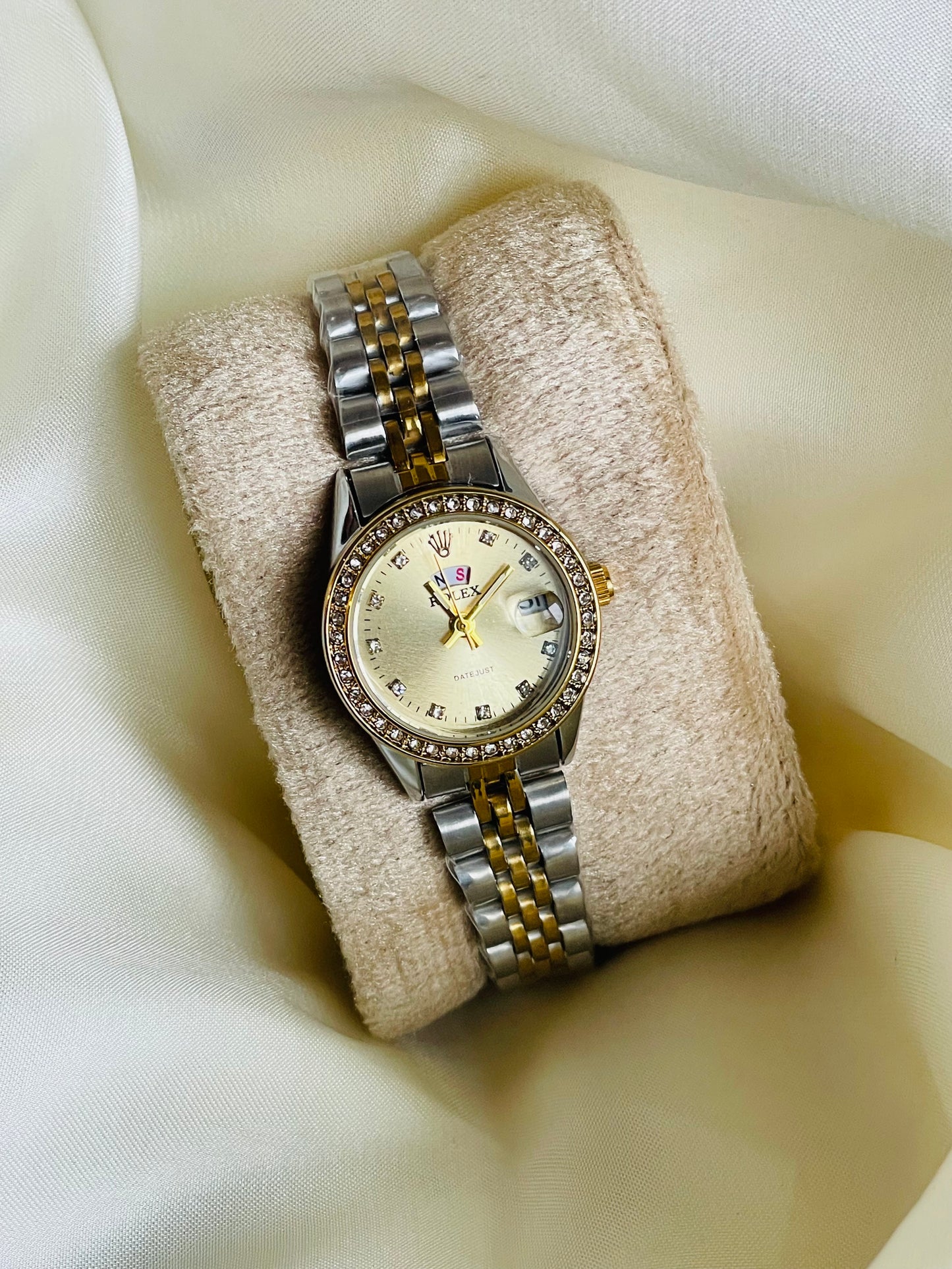 ✨SilverXGold Gold Dial Crystal Studded Daydate Watch ✨