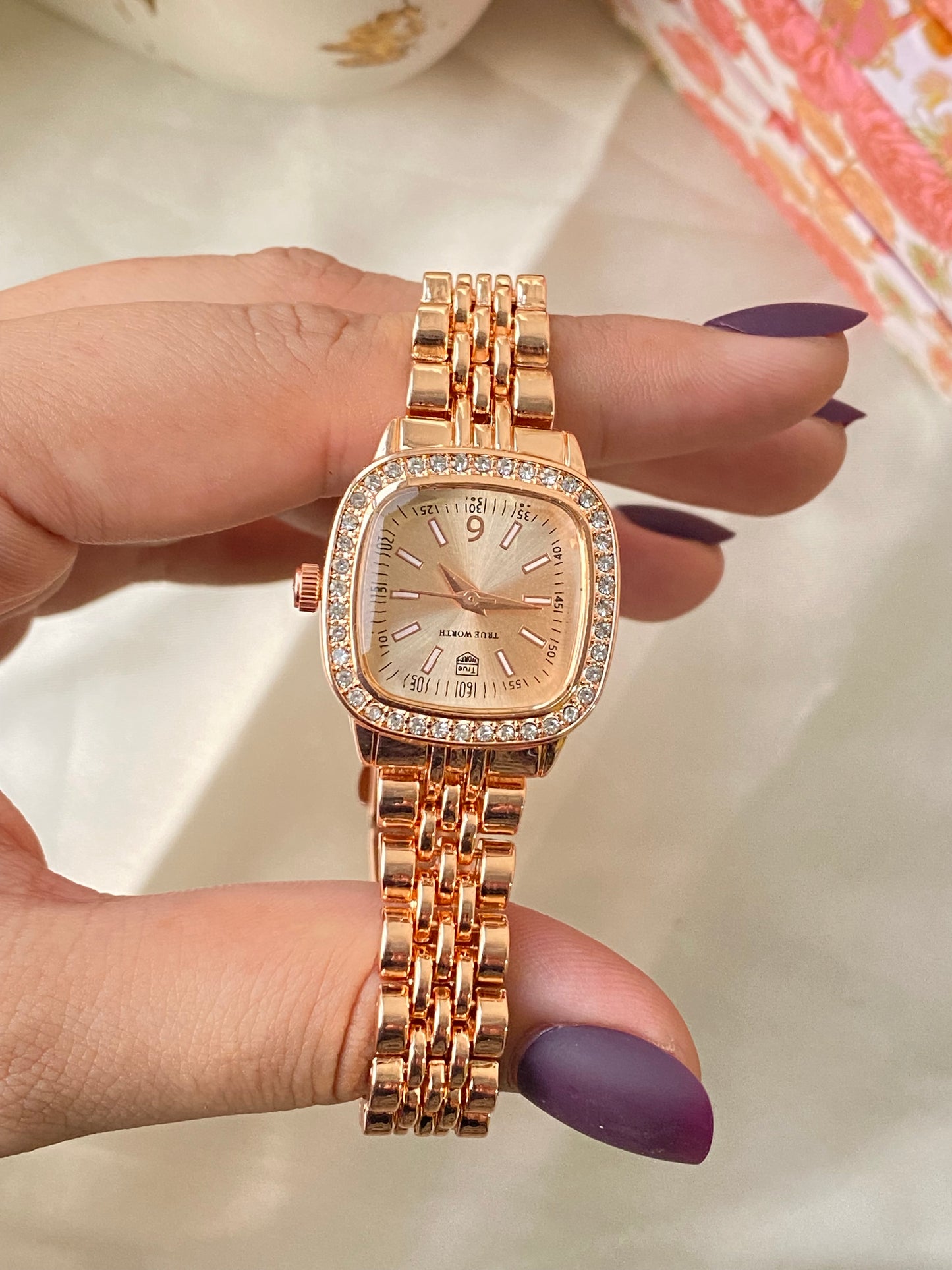 ✨Exclusive Rose Gold crystal studded Rose Dial True worth chain Watch✨