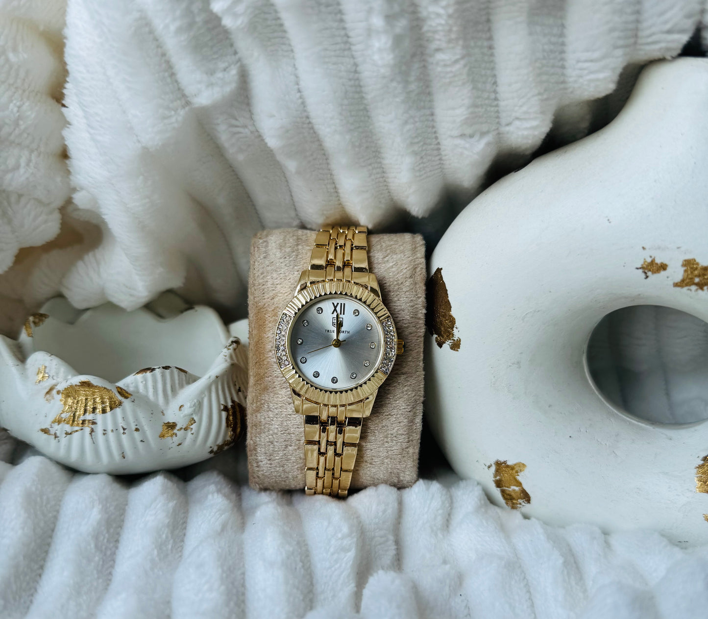 ✨Exclusive Stainless Steel Crystal Studded White Dial True Worth Watch ✨