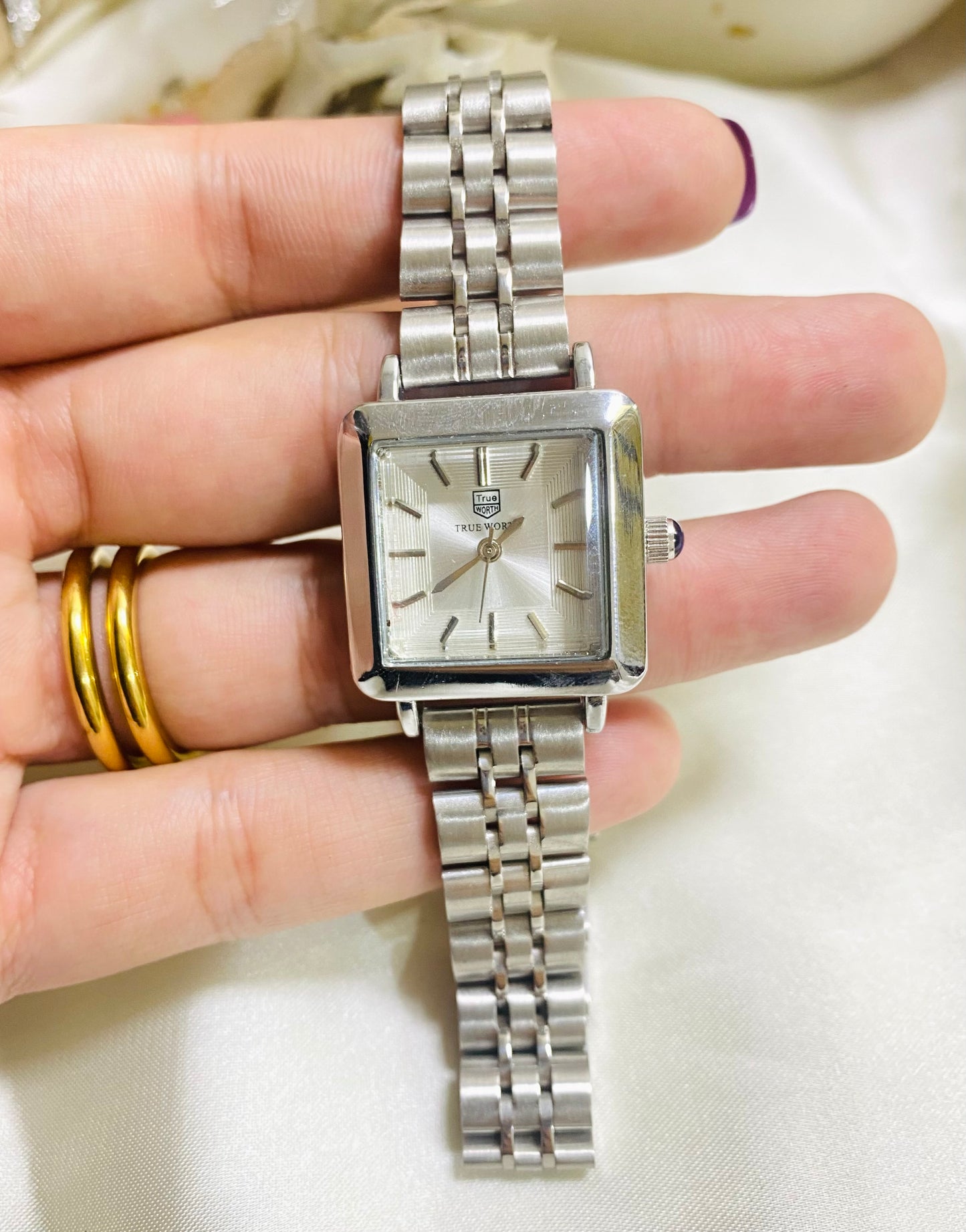 ✨Exclusive Grey Dial Silver Chain True worth Watch✨