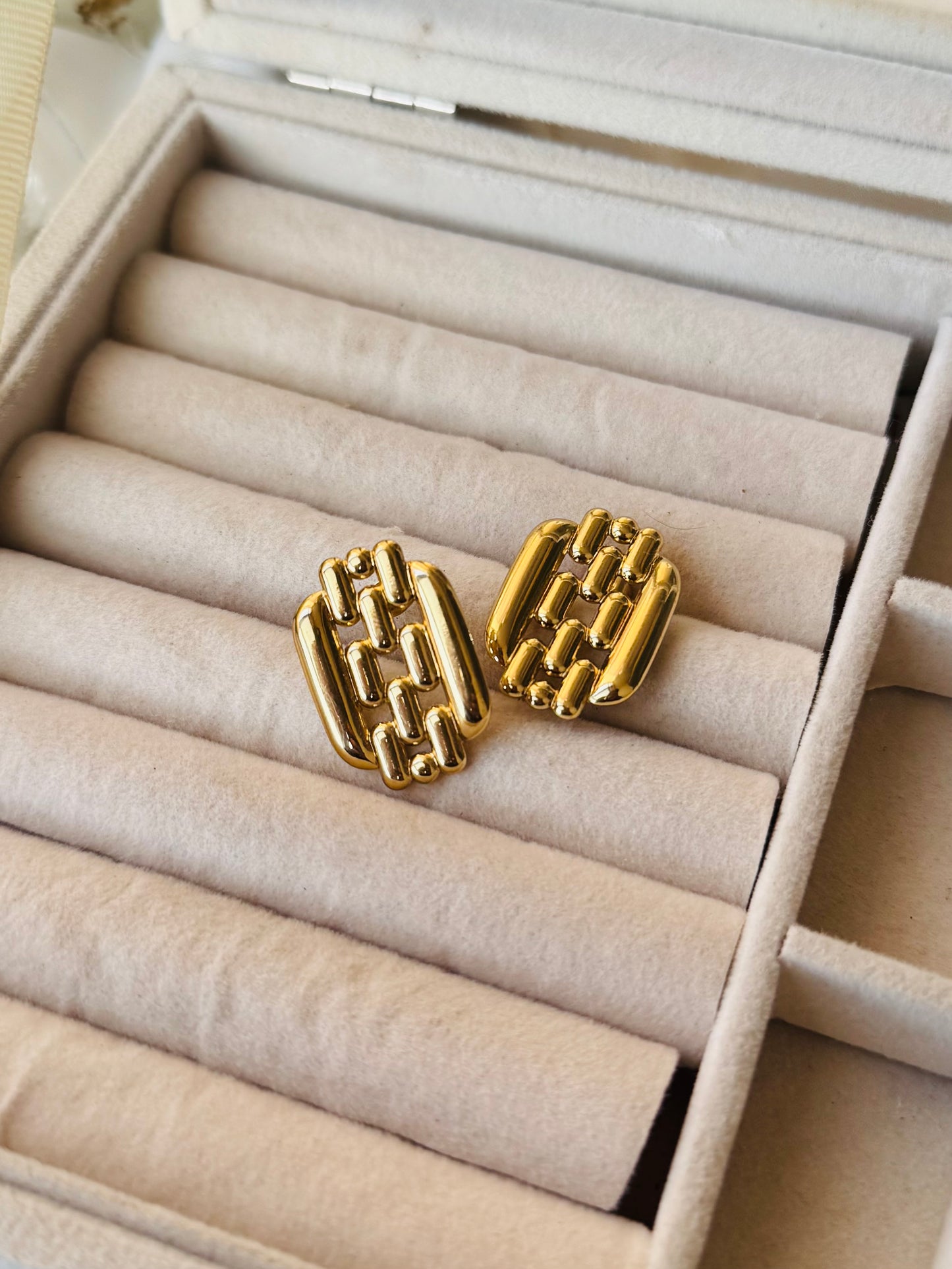 ✨ Stainless steel Gold Hammered Earrings ✨