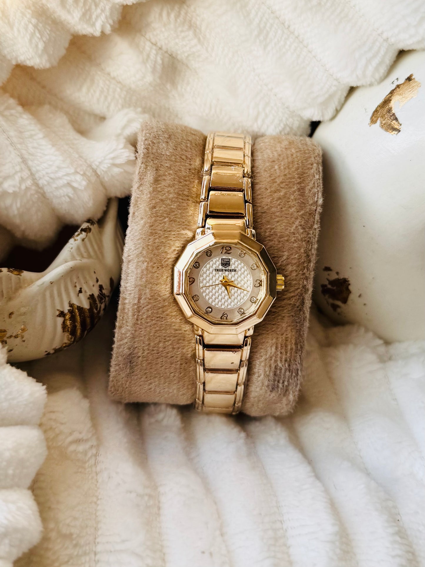 ✨Exclusive Gold White Dial Classic True worth watch ✨