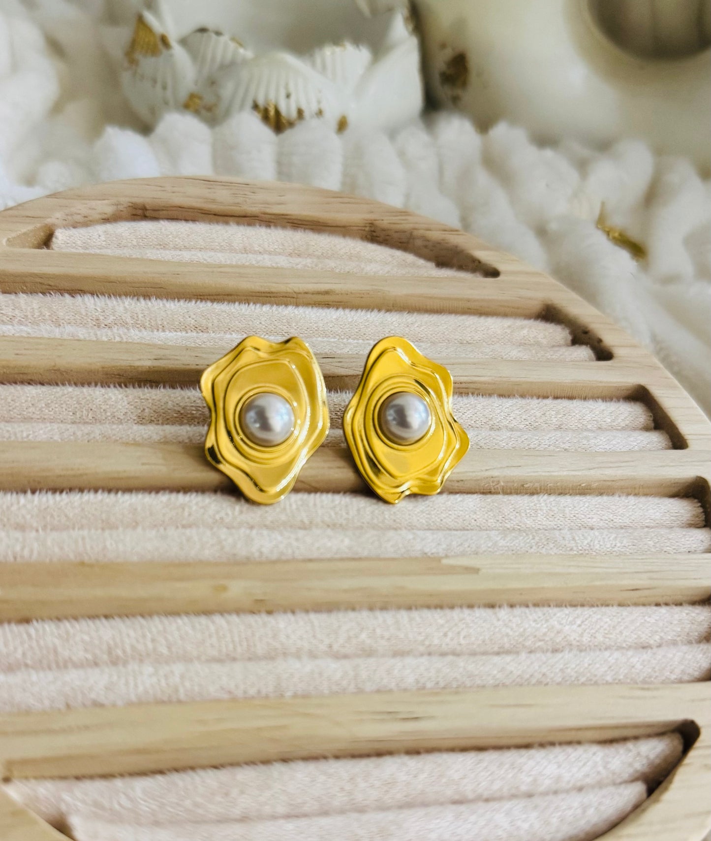 ✨Stainless steel Gold Pearl Floral Earrings ✨