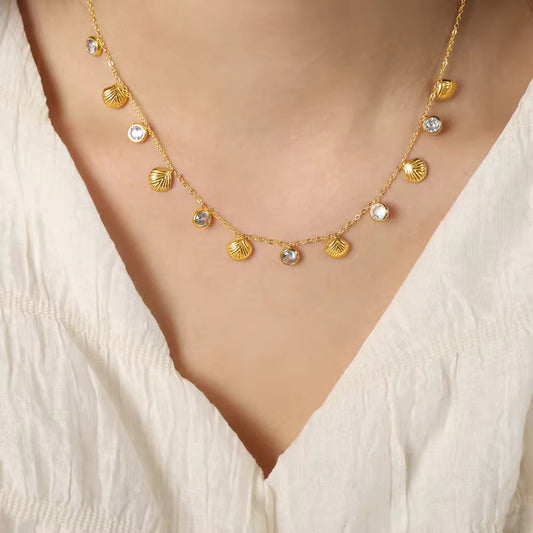 ✨Exclusive Stainless Gold Crystal Shell Necklace ✨