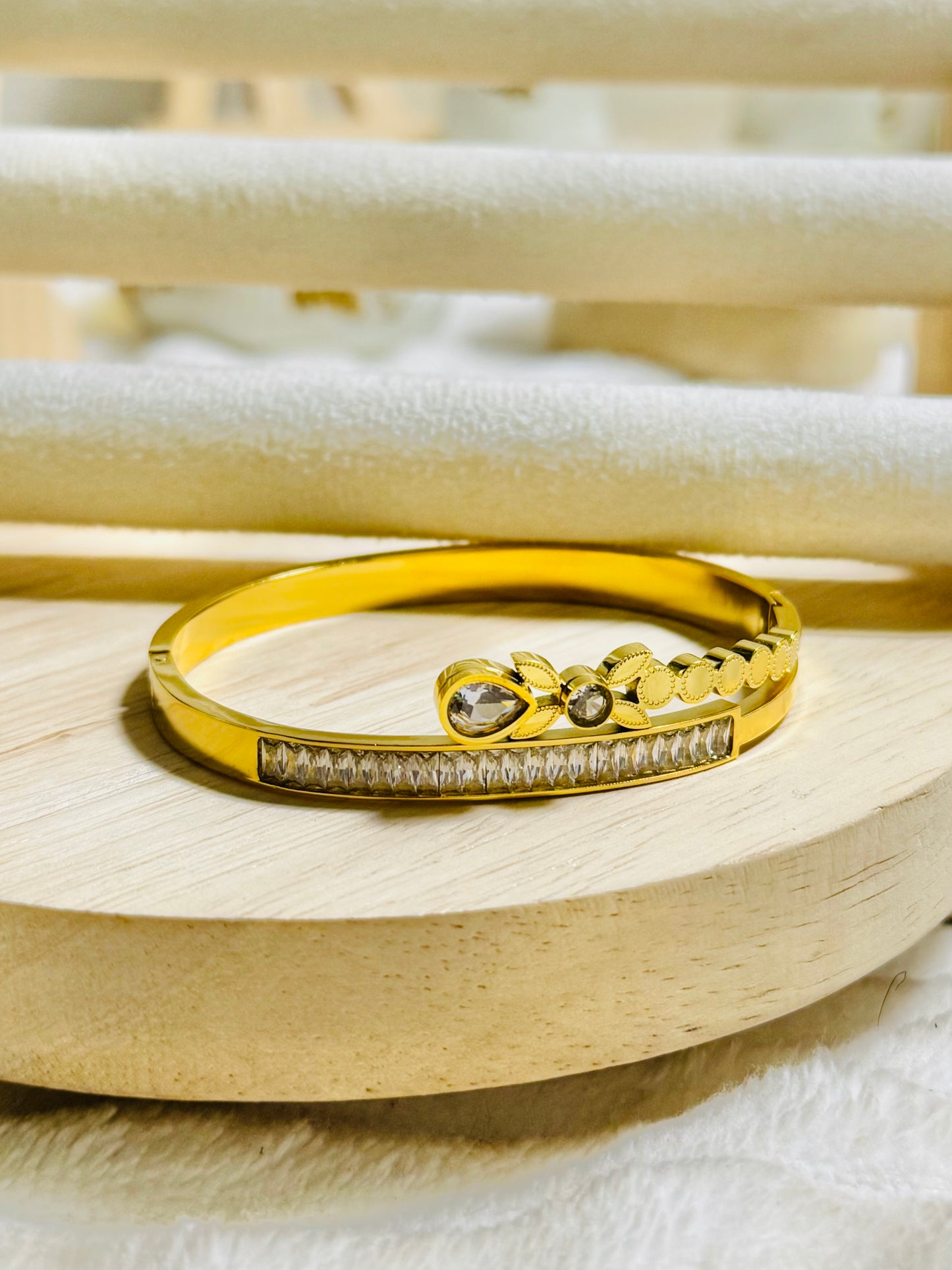 ✨Exquisite Stainless steel Zircona Cuff Bracelet ✨