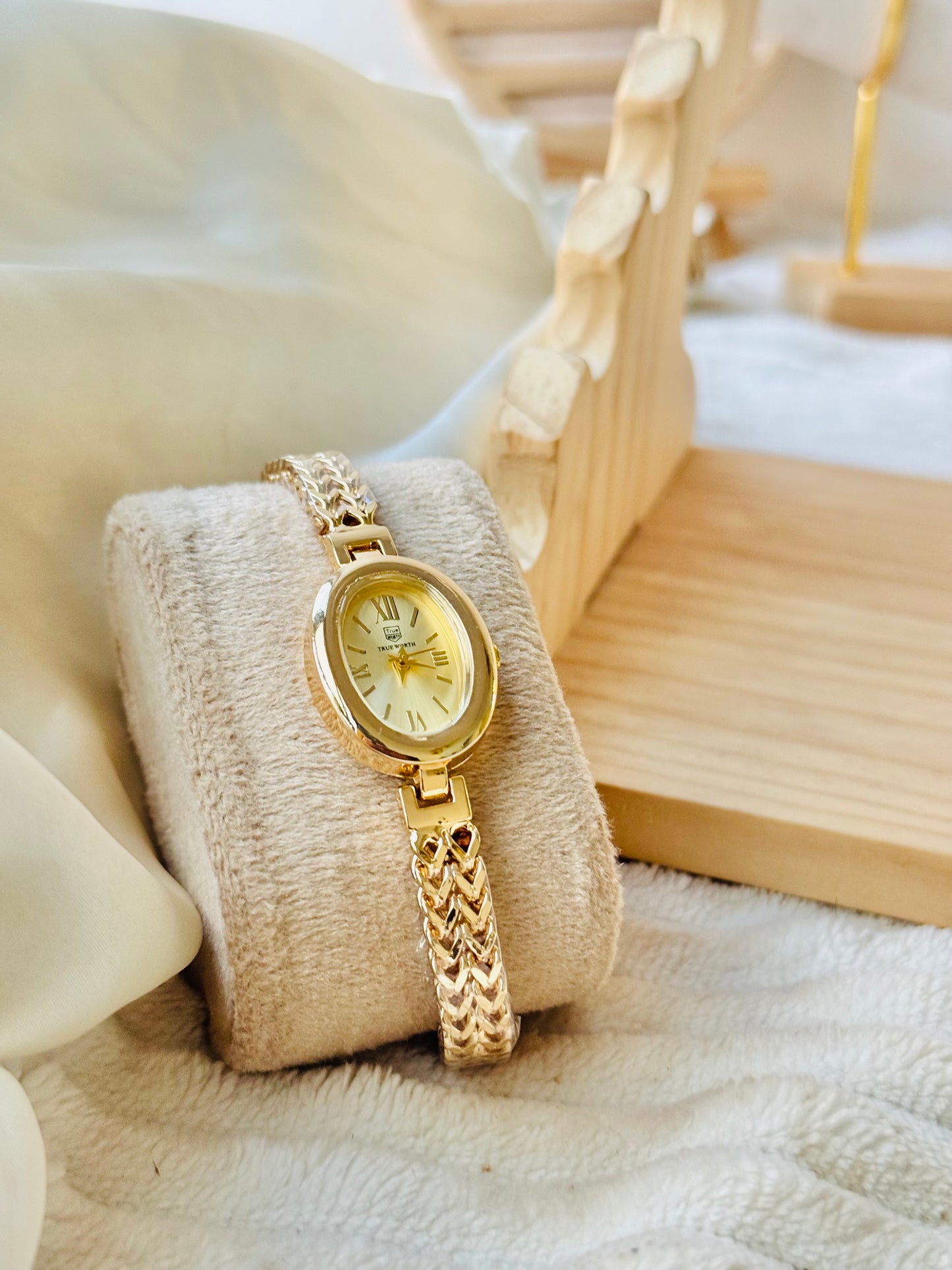 ✨Exquisite Classic True worth Gold Dial Linked Chain Watch ✨