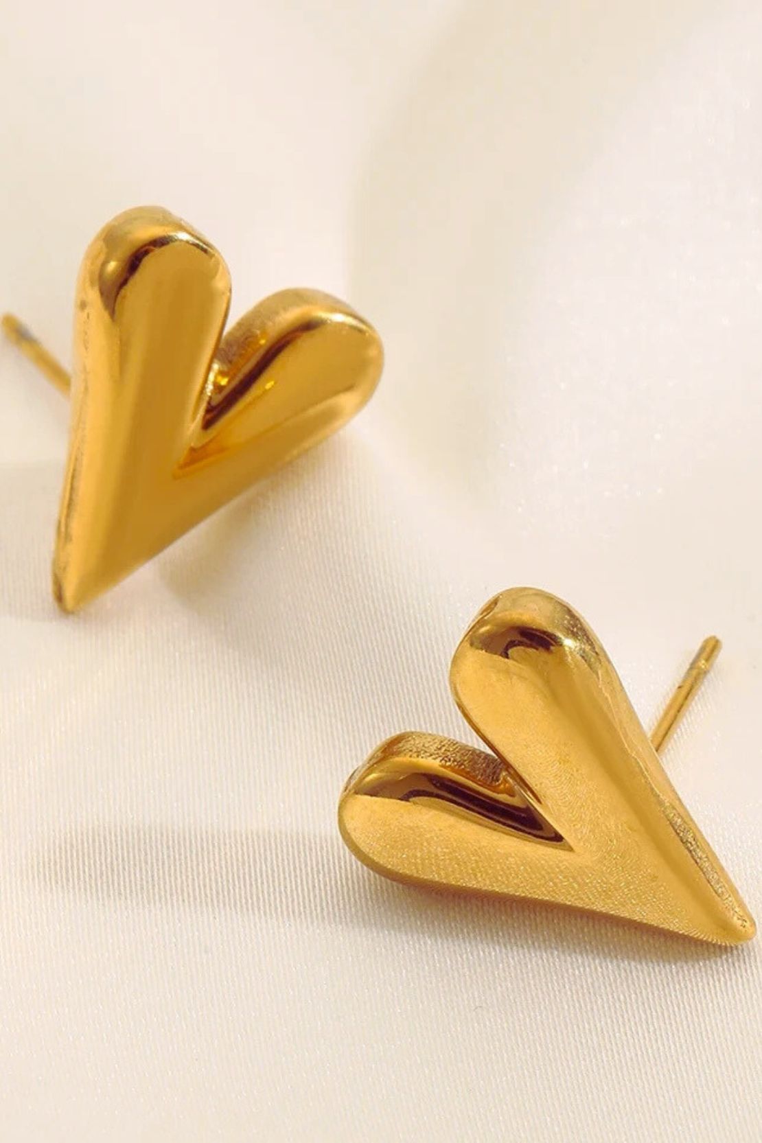 ✨Stainless steel Gold Heart Stud Earrings ✨