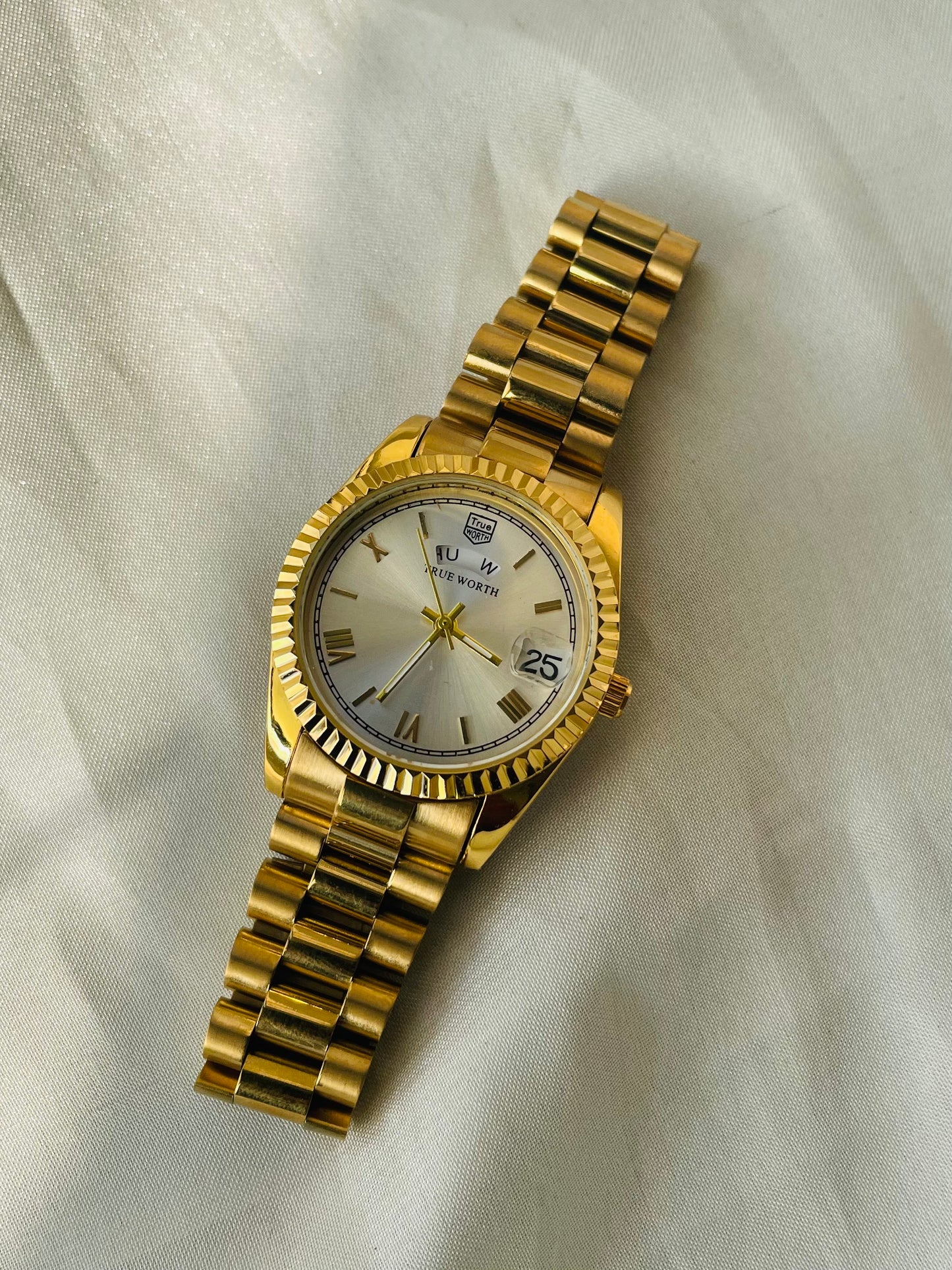 ✨ Exclusive Gold White Dial with DayDate True Worth Watch ✨