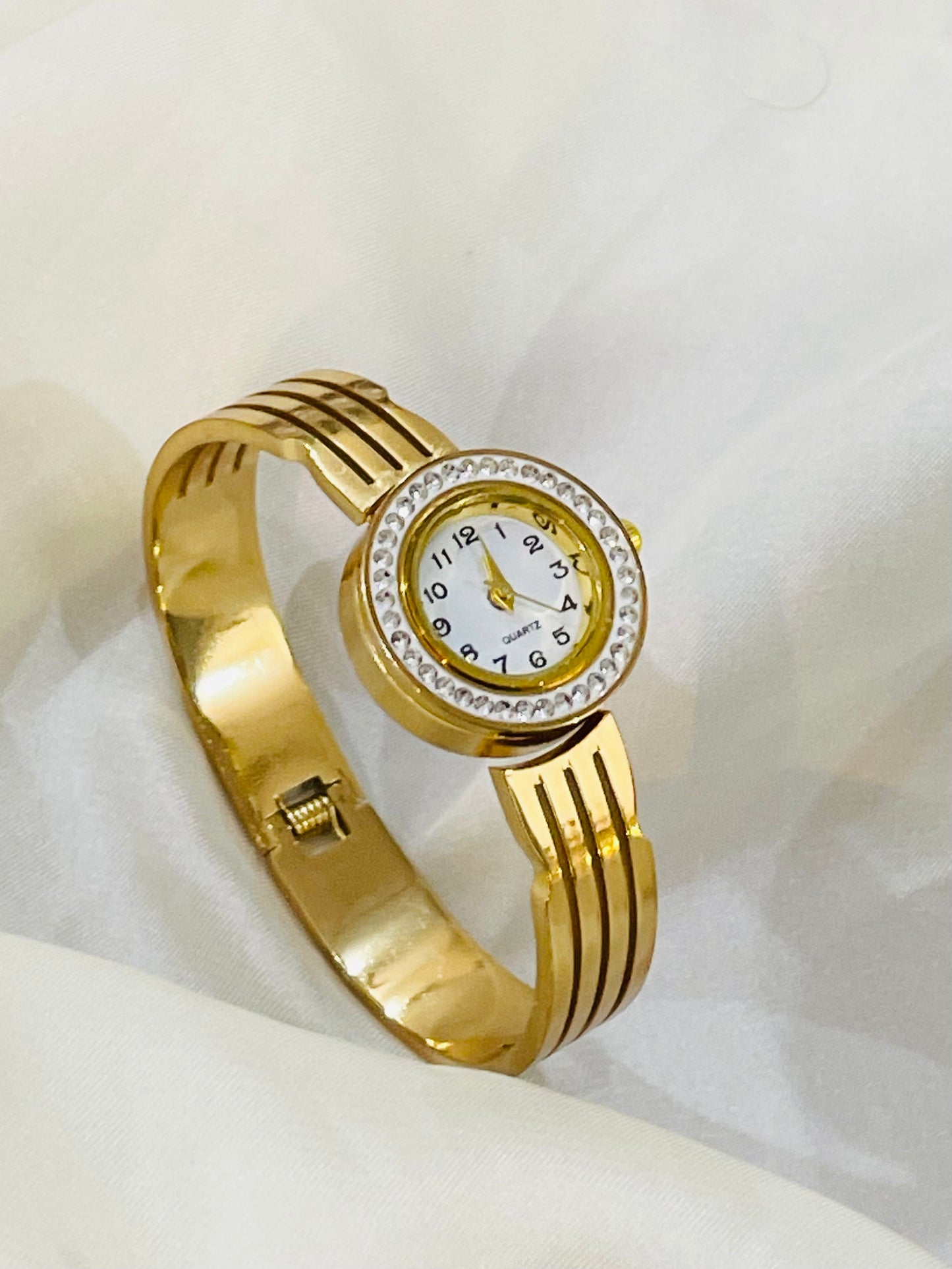 ✨ Stainless steel Exquisite Diamantés Gold Cuff Watch ✨