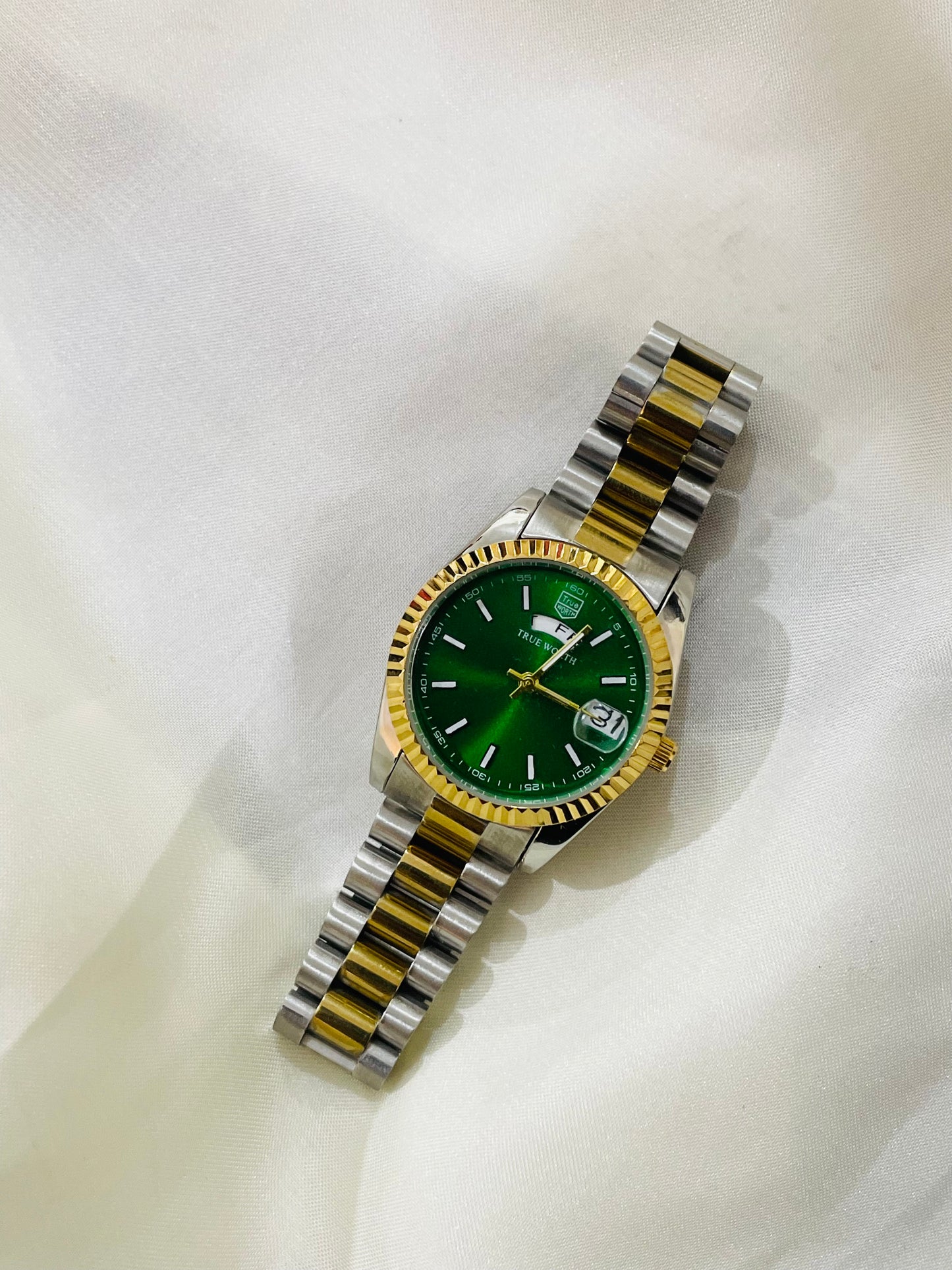 ✨ Exclusive SilverXGold Emerald Dial with DayDate True Worth Watch ✨