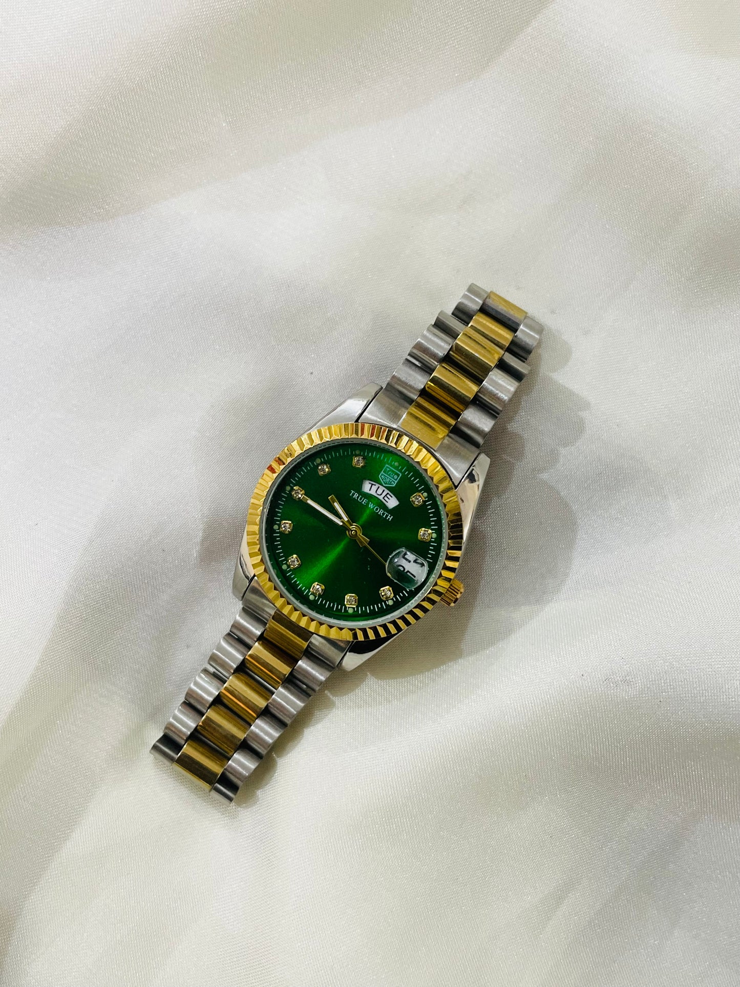 ✨ Exclusive SilverXGold Emerald Dial with DayDate True Worth Watch ✨