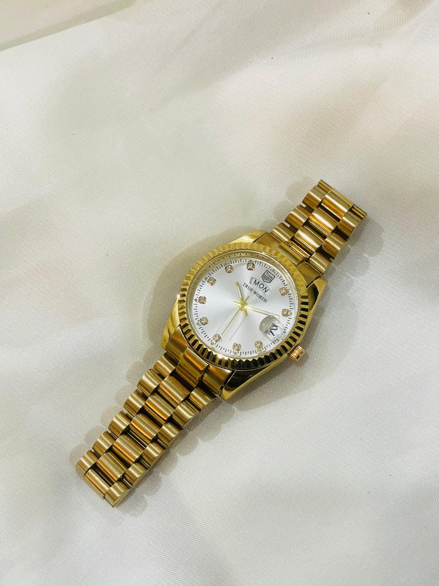 ✨ Exclusive Gold White Dial with DayDate True Worth Watch ✨